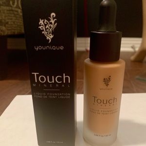 Younique Touch Mineral Foundation- Satin